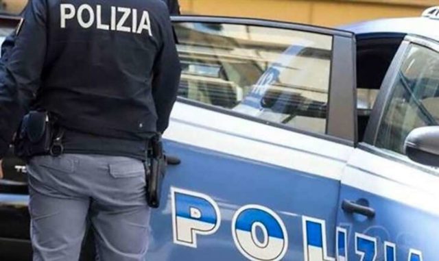 Italiano fermato senza patente su uno scooter rubato