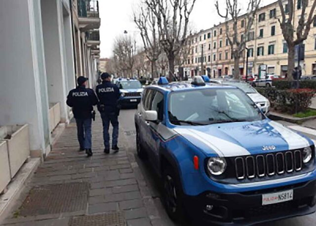 Controlli della polizia ad Ancona: un’espulsione ed una denuncia